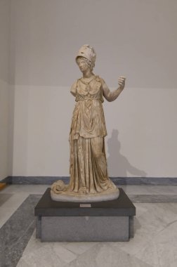 Napoli, İtalya. Ulusal Arkeoloji Müzesi 'nde antik Roma heykelleri.