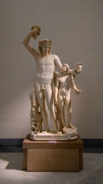 Napoli, İtalya. Ulusal Arkeoloji Müzesi 'nde antik Roma heykelleri.