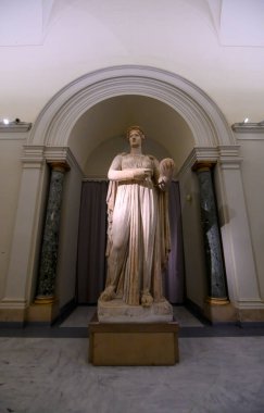 Napoli, İtalya. Ulusal Arkeoloji Müzesi 'nde antik Roma heykelleri.
