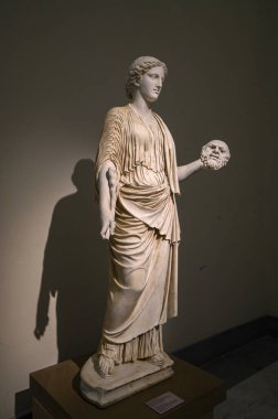 Napoli, İtalya. Ulusal Arkeoloji Müzesi 'nde antik Roma heykelleri.