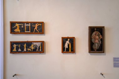 Napoli, İtalya. Ulusal Arkeoloji Müzesi 'ndeki Pompeii ve Herculaneum' dan antik Roma mozaikleri.