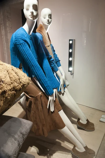 Exhibición del maniquí de la manera — Foto de Stock