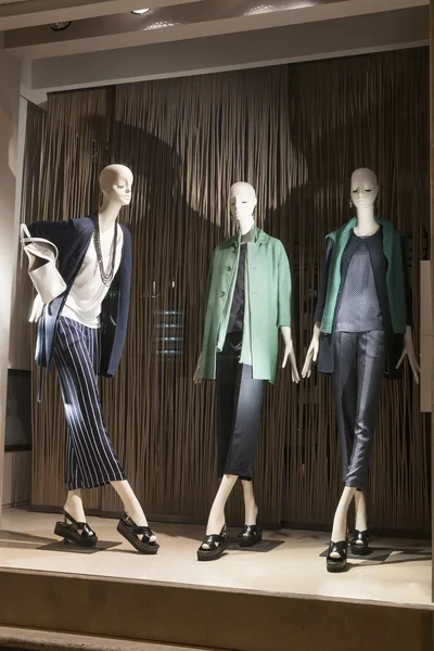 Fashion mannequin retail — Stock Photo, Image