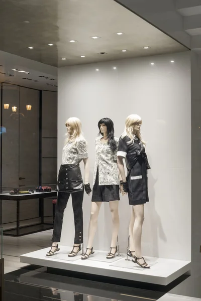 alışveriş moda mağaza vitrin mankeni