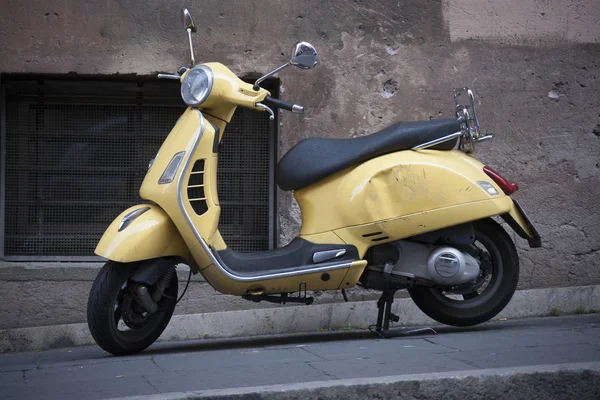 Moto roma scooter Imágenes De Stock Sin Royalties Gratis