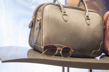 fashiom çanta pencere