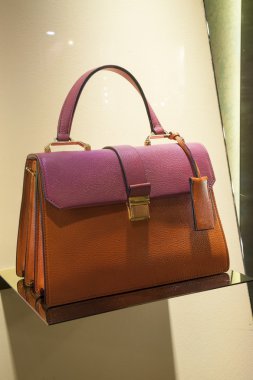 fashiom çanta pencere