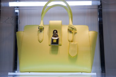 fashiom çanta pencere