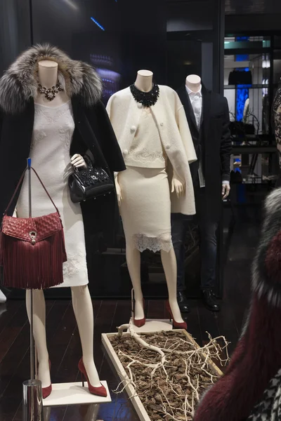 Fashion mannequin window — Stock Photo, Image