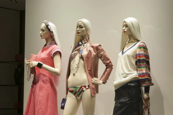 Exhibición del maniquí de la manera — Foto de Stock