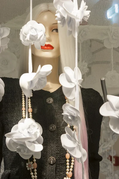 Fashion mannequin retail display — Stock Photo, Image