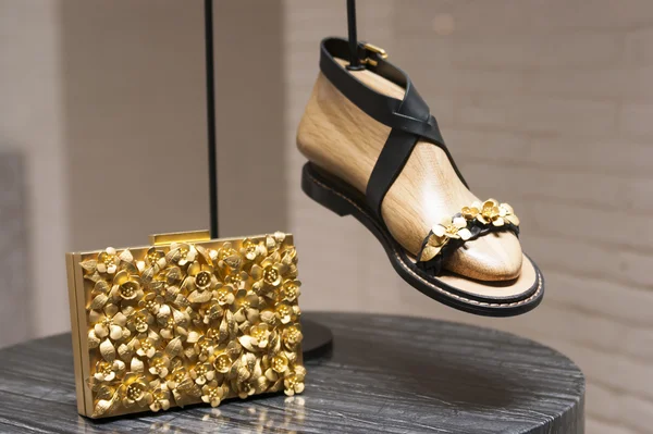 Fashion shoe retail display — стоковое фото