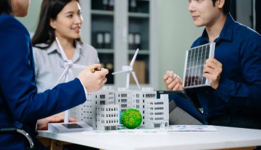 İş Ekibi Rüzgâr Türbini, Dünya Modeli ve Temiz Enerji ve Sürdürülebilirlik Prototipi İle Buluştu