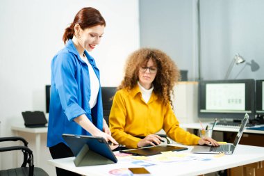 İnternet ve mobil için dinamik UX, UI tasarımları, prototipleme, takım çalışması ve yaratıcı tasarımları araştırın. Modern, duyarlı ve yenilikçi dijital deneyimler için mükemmel.