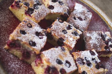 Ev yapımı kiraz kek