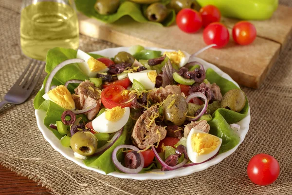 skyline van atlanta (Georgia)ton balıklı salata sebze ile