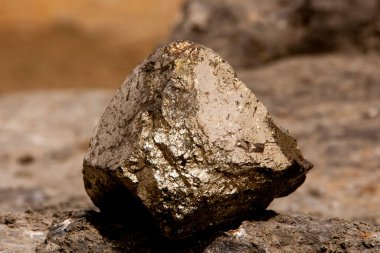 Chalcopyrite Sülfür Kristali - Bakır Ore