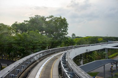 Changi Havalimanı 'ndaki Skytrain Terminal Aktarımı - Singapur