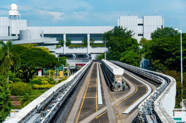 Changi Havalimanı 'ndaki Skytrain Terminal Aktarımı - Singapur