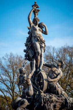 Herrenchiemsee Parkı 'ndaki Fortuna-Brunnen Mitolojik Heykeli