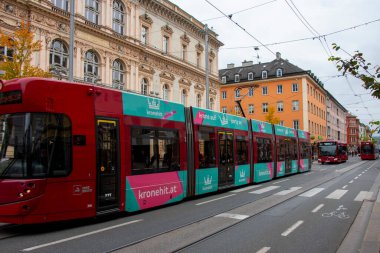 Innsbruck, Avusturya - 23 Ekim 2024: Innsbrucker Verkehrsbetriebe und Stubaitalbahn (IVB)