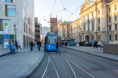 Münih, Almanya - 30 Ekim 2024 Munchner Verkehrsgesellschaft tarafından işletilen tramvay sistemi