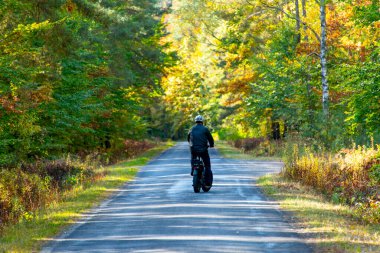 Kırsal kesimde elektrik bisikleti
