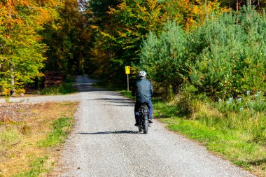 Kırsal kesimde elektrik bisikleti