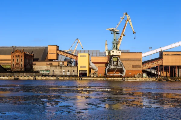 Fragmento de puerto marítimo sin hielo — Foto de Stock