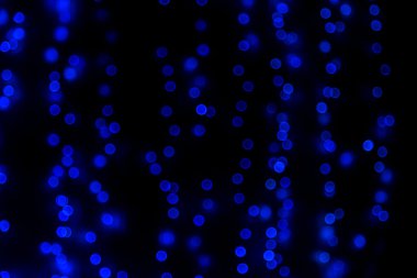 bokeh siyah bir zemin üzerine mavi