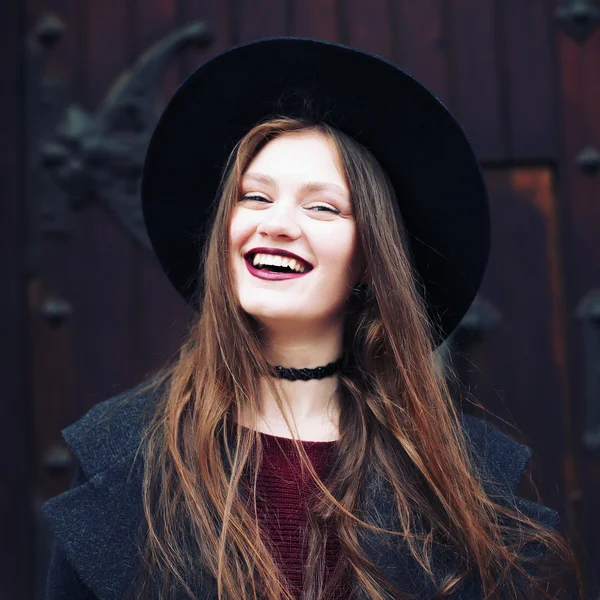 Retro tarzda güzel bir kız.