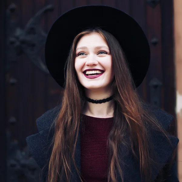 Retro tarzda güzel bir kız.