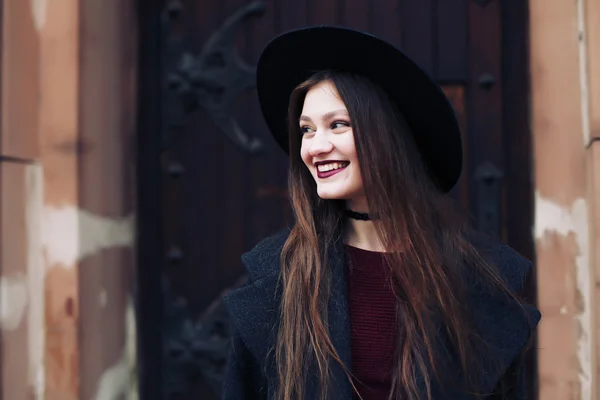 Retro tarzda güzel bir kız.