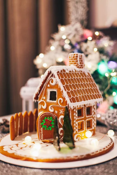 Gingerbread House Defocused Lights Christmas Decorated Fir Tree — Stock Photo, Image