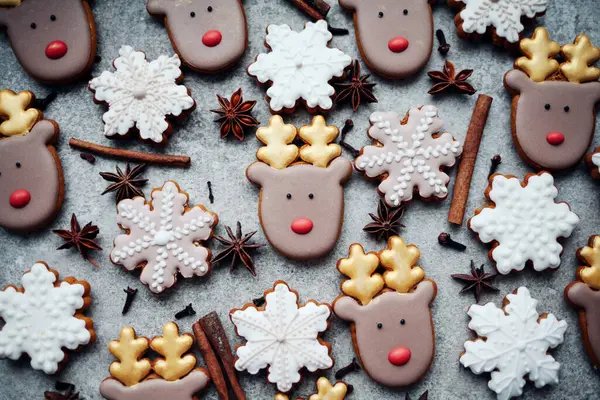 Baked Traditional Christmas Homemade Gingerbread Cookies — Stock Photo, Image