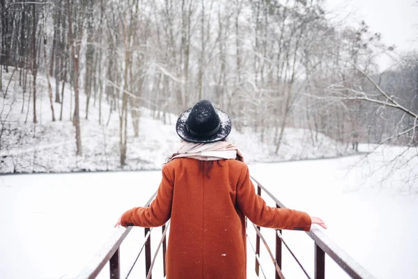 Femme Portant Chapeau Manteau Hiver Mode Automne — Photo