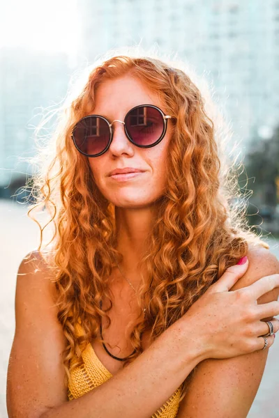 Portret Kobiety Okulary Przeciwsłoneczne — Zdjęcie stockowe