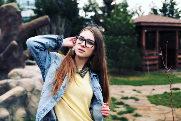 Hermosa chica adolescente — Foto de Stock