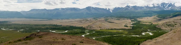 Алтайские горы, река Чуя и Курайская степь. Панорама — стоковое фото