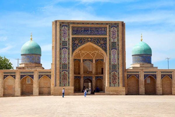 Uitzicht Barak Khan Madrasah Van Khast Imam Complex Zomer Tasjkent — Stockfoto