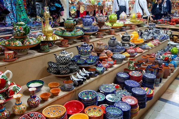 Keramické Uzbecké Suvenýry Malované Čajovými Soupravami Ručně Vyráběnými Talíři Bazaru — Stock fotografie