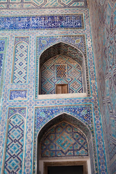 Ein Fragment Der Fassade Einer Mit Mosaiken Verzierten Medresse Registan — Stockfoto