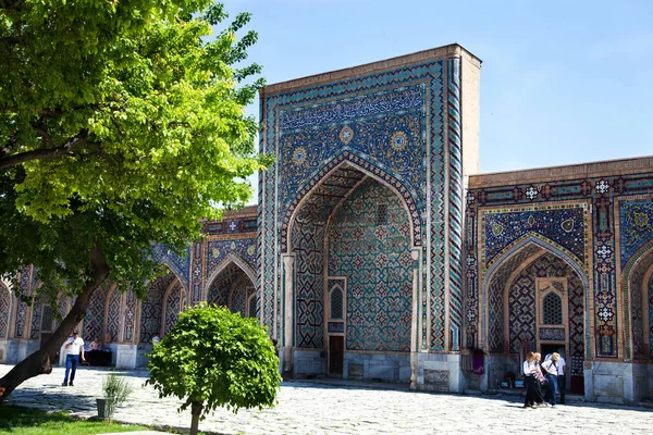 Building Decorated Mosaics Courtyard Ulugbek Madrasah Registan Square Smarkand Uzbekistan — Stock Photo, Image