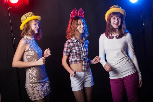 Teenage girls having fun and dancing — Stock Photo, Image