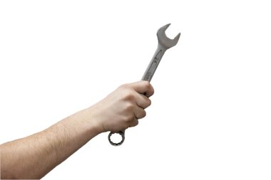 bir adamın elinde anahtarı