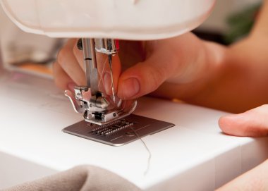 bir dikiş makinesi bir iş parçacığı iş parçacığı oluşturma