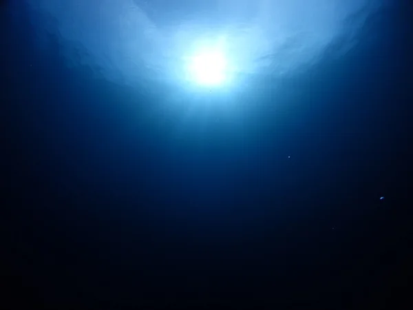 Su ışınları altında — Stok fotoğraf
