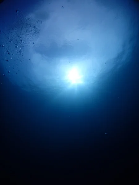 Pod vodou paprsky — Stock fotografie