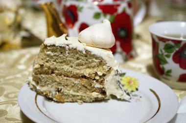  kremayla süslenmiş kek