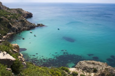 Sahil şeridine cliff. Crimea,